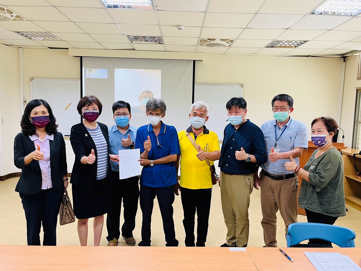 臺灣銀行與彰化和美葉家兄弟簽立信託契約展現安定社會力量。