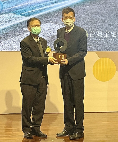 臺灣銀行推動數位轉型　培育數位人才　獲菁業獎肯定