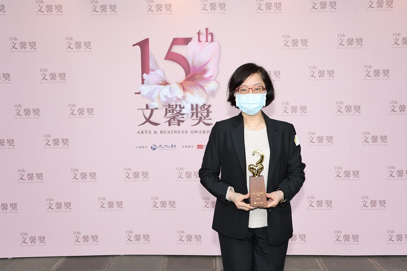 臺灣銀行榮獲文化部第15屆文馨獎常設獎-金獎該行吳副總經理慕瑛出席領獎(圖片)