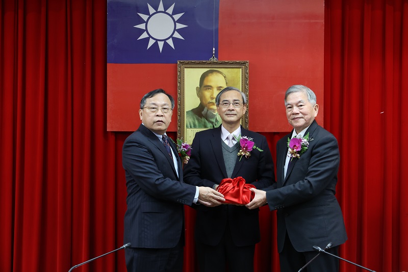 臺灣金控董事長交接。