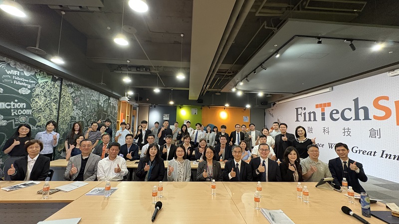  九家參與聯合實證銀行的業務、法遵、數位金融、資訊及資安等跨部門團隊齊聚FinTechSpace，展現對金融科技創新的決心與投入。