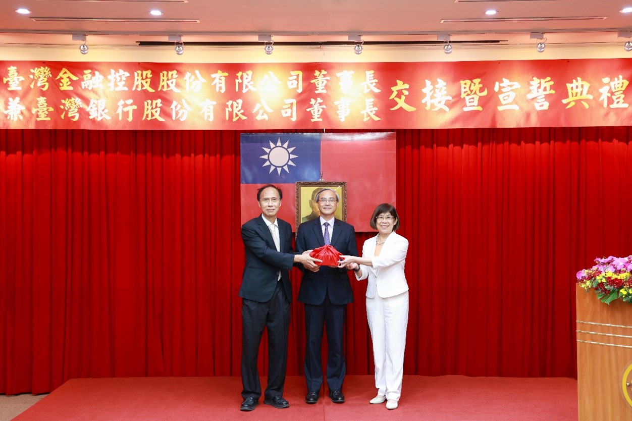 臺灣金控暨臺灣銀行董事長交接合影留念