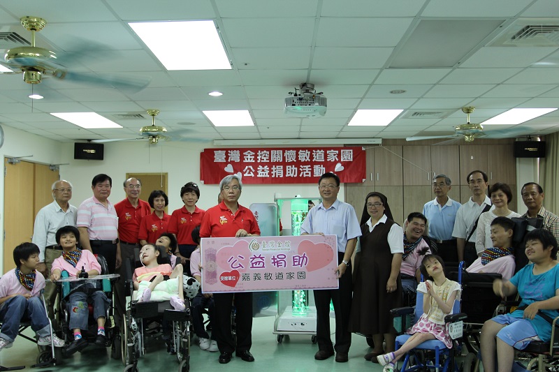 102年金融服務關懷社會_01