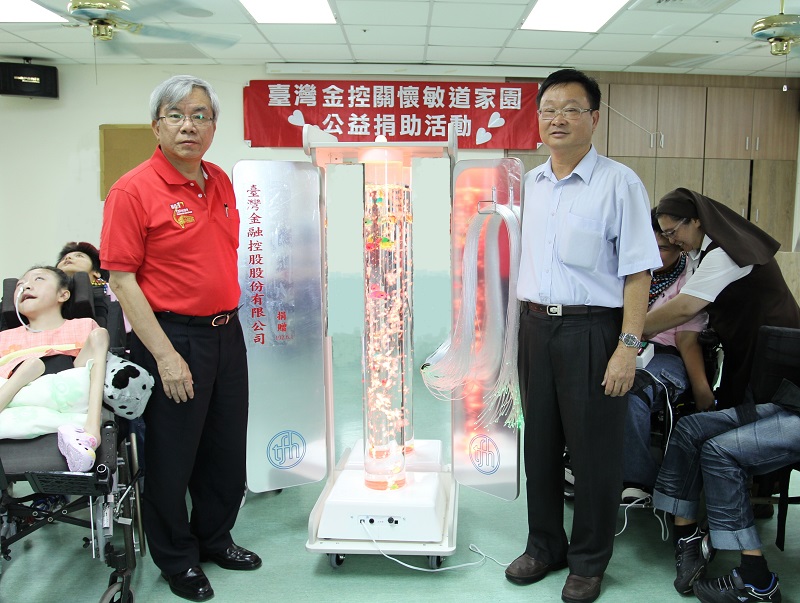 102年金融服務關懷社會_02