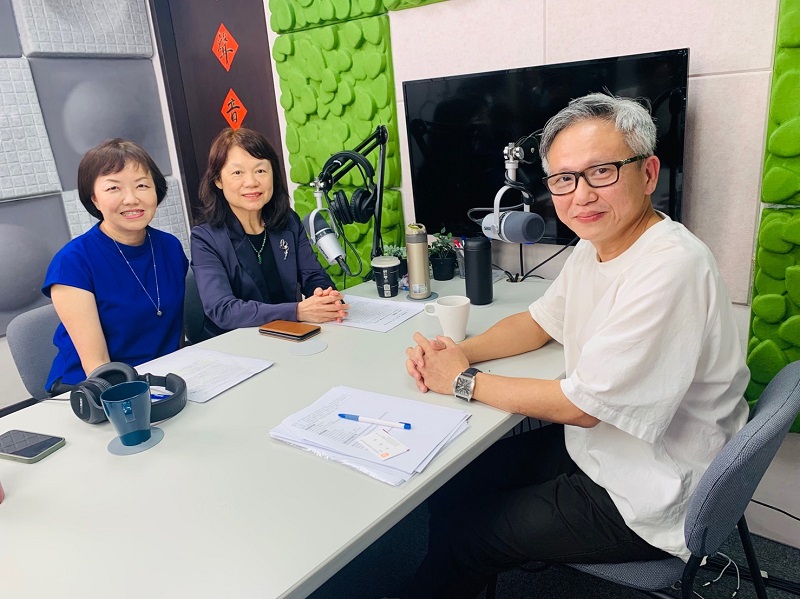 臺灣銀行攜手財經專家主持人沈雲驄(右),推出全新Podcast《臺銀問講,你問我講》,左起臺銀信託部張梅君經理與信託公會呂蕙容秘書長,帶民眾認識信託。
