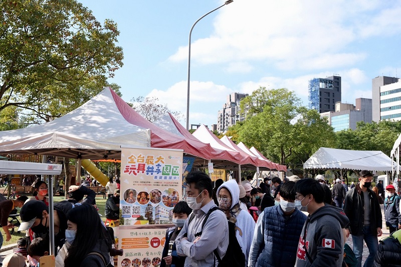 愛無敵、債無畏「房護網」的概念,透過闖關競賽親子同樂,動手動腦盡情歡笑。