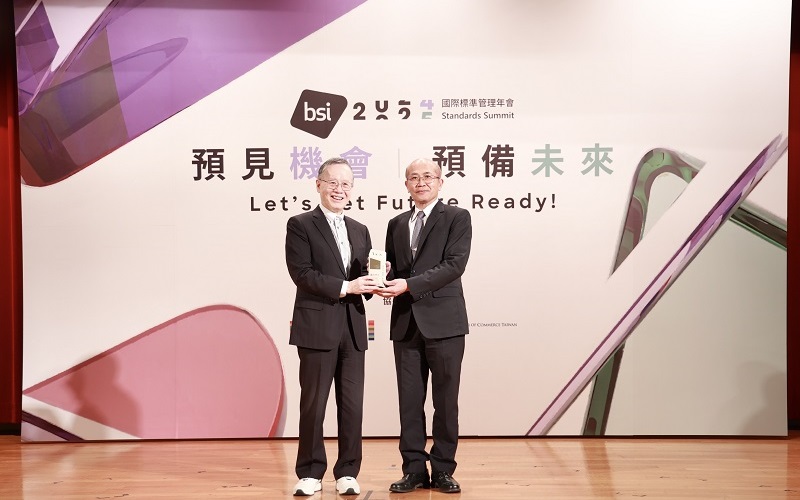 TFH subsidiary Bank of Taiwan received BSI Sustainable and Excellence Award.News picture
