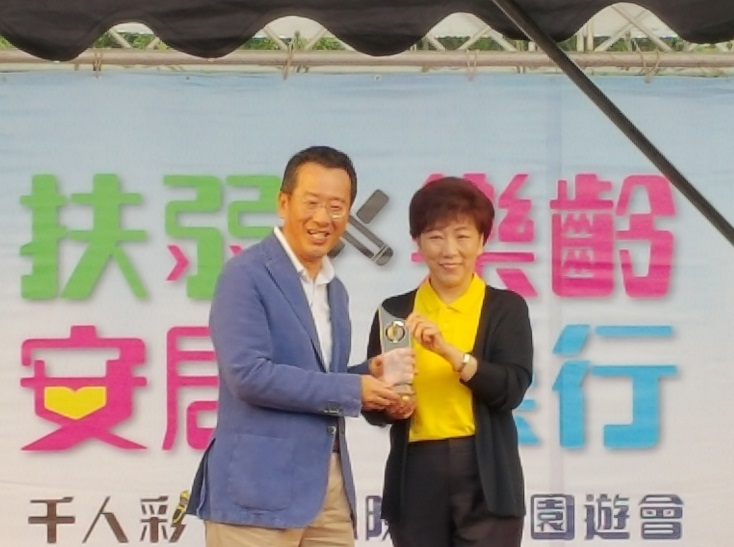 子公司臺銀人壽榮獲金管會頒發微型保險「業務績優獎」